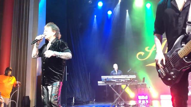 Air Supply with Sebastian Bach - All Out Of Love - on the Royal Caribbean 80s Cruise - March 6, 202 смотреть онлайн