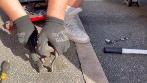 Toyota IQ Rear Brake Job - How To Replace Rear Brake Pads and Discs on Your Toyota IQ 1.0 Petrol