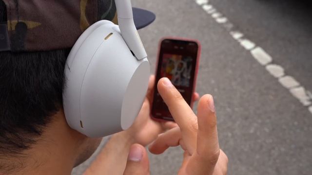 Sony WH-1000XM5 Review And Compared To XM4 And XM3 смотреть онлайн