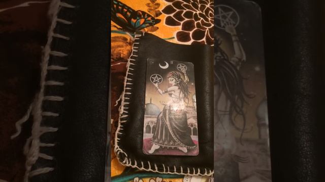 Ваши деньги на Девиант Мун таро 2 пентаклей смотреть онлайн