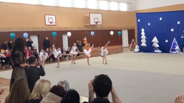 Снежинки НГ Гимнастика 29.12.17 смотреть онлайн