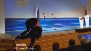 Владимир Жириновский упал на инаугурации