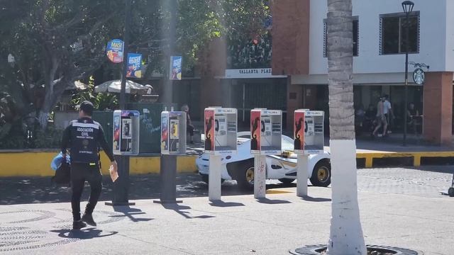 Madison Gets Hurt at the Beach in Mexico! смотреть онлайн