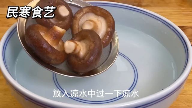 把方便面放入滾燙的油鍋中，瞬間變美食，吃一次就念念不忘，真香，【民寒食藝】，#炒泡面 #炒麵 #炒麵做法，方便面料理， #方便面 ，#方便面做法