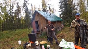Быт в тайге. Наводим порядок у лесной избы. Готовим лодки к сплаву. #2