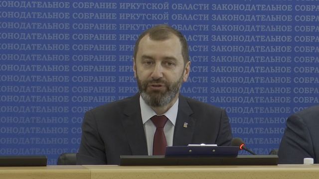 В преддверии профессионального праздника соцработников поздравили депутаты ЗакСобрания области