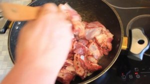 Бараньи ребрышки тушеные с луком