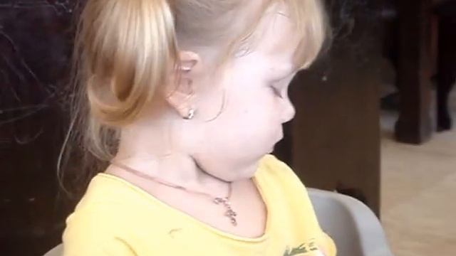 Обеденный сон с бананом))) смотреть онлайн