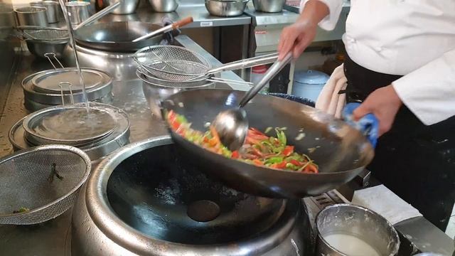 НЕВОЗМОЖНО ВКУСНЫЙ ГАНФАН С ПЕРЦЕМ И РИСОМ, СЪЕЛИ ВСЕ смотреть онлайн