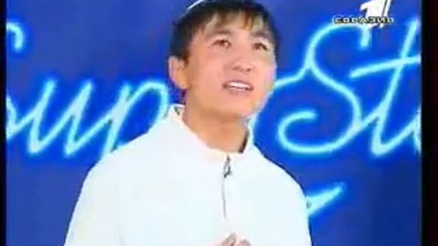 Песня казаха одноклассники. Песня казаха одноклассники. Рысбек. Парень казах с гитарой. Казахский пацан поет.