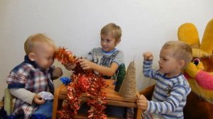 Дети чихают 5. Выбираем новогодние игрушки. children sneeze / 재채기 / 打喷嚏了