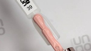 Выкраска: Однофазный гель–лак UNO №39 Pedicure Line