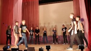 Танец 1 отряда и вожатых\\МАКС КОРЖ-МАЛЫЙ ПОВЗРОСЛЕЛ