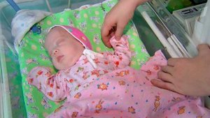 В Международный День недоношенного ребенка благодарные пациенты приходят в гости к своим врачам