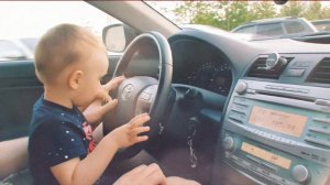 Учимся водить машину в 2,5 года, Космик за рулем, мальчики они такие