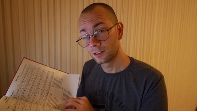 Купил самоучитель по гитаре. Как быстро освоить гитару с помощью этого самоучителя я хз)