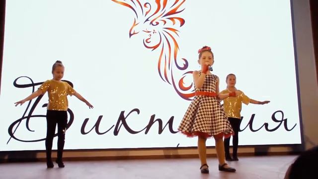 Арина Порубенская - А я иду шагаю по Москве (фестиваль Виктория) смотреть онлайн