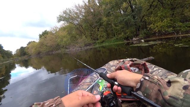 РЫБАЛКА на ОЗЕРЕ ЛОВЛЯ ЩУКИ на СПИННИНГ в ОКТЯБРЕ смотреть онлайн