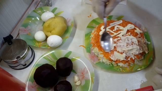 САЛАТ "БУКЕТ РОЗ" НА ПРАЗДНИЧНЫЙ СТОЛ! ИДЕИ К ПРАЗДНИКУ смотреть онлайн