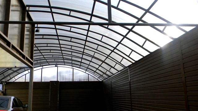 Навес для машины из поликарбоната в частном доме Днепропетровск