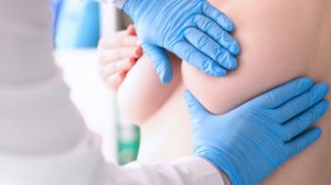 Зачем нужен маммолог после установки грудных имплантов?