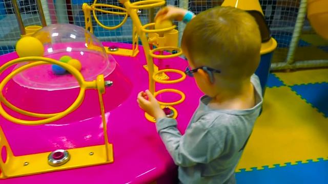 детский развлекательный центр БАССЕЙН С ШАРИКАМИ Видео для детей Indoor Playground for children kid смотреть онлайн