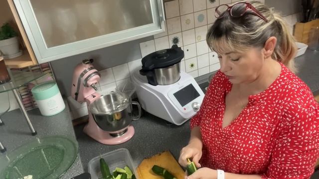 Нет горячей воды,битые малосольные огурцы,маринованные грибы,простой рецепт,питьевой воды тоже мало