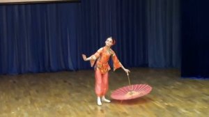 Китайский танец с зонтиком