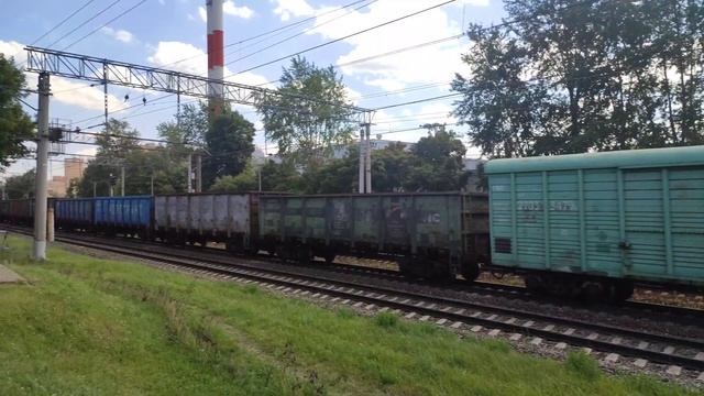 Новый электровоз 2ЭС6-1347 Синара с грузовым поездом Июльское солнце