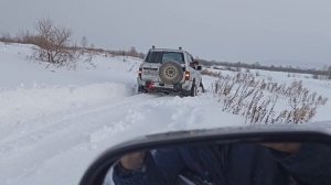 Зимний Offroad Nissan Safari и Suzuki Grand Vitara по снегу