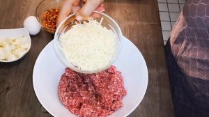 Рулет из фарша с моцареллой в беконе!