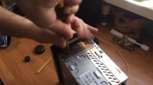 Как снять лицевую панель магнитолы CD70NAVI на Opel Astra H, Zafira B, Corsa D