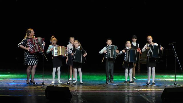 Ансамбль "Вясёлка" Р. Бажилин "Молнии" смотреть онлайн