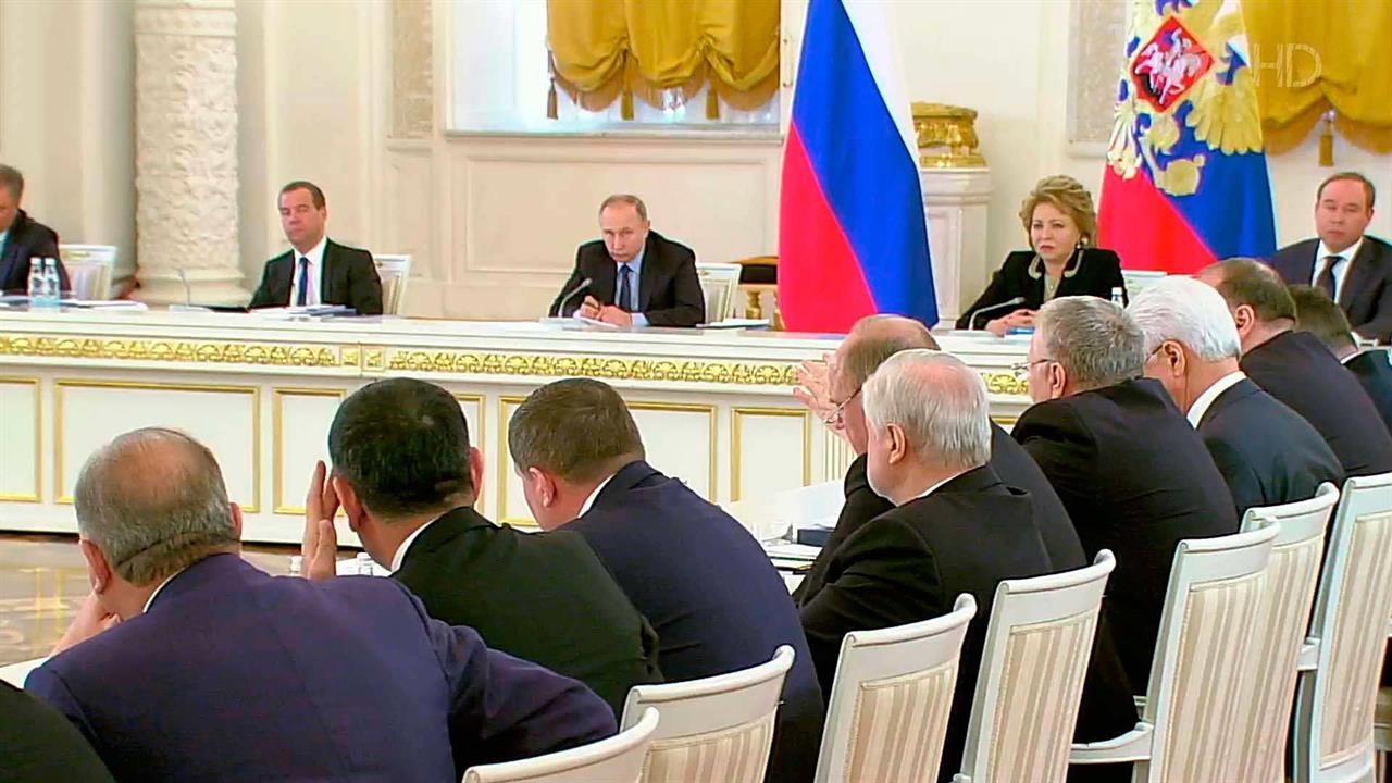 Владимир Путин поручил правительству выработать по...йствующие механизмы расселения аварийного жилья