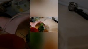 Люля кебаб с соусом из томатов с кинзой и чесноком
