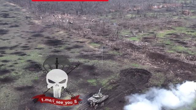 Эпичная эвакуация раненого под прикрытием танка.