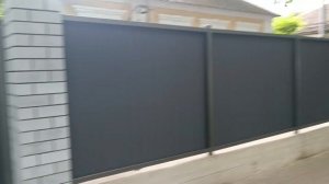 Красивый и бюджетный забор из профнастила.