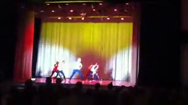 Ура! Первый раз выступает другой студии она называется танцевальная студия "Кураж" в первой части я смотреть онлайн