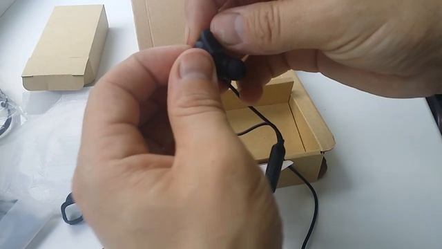 QCY 12 беспроводные наушники смотреть онлайн