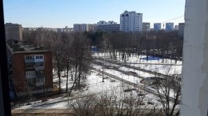 Солнце светит, но не греет.