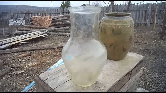 Старинные вещи русской деревни  Стеклянный и каменный горшок из Нижнего Шкафта.