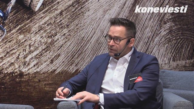 Vesa Eronen kertoo Koneviestille suuren nautatilan haasteista MaatalousKonemessuilla смотреть онлайн