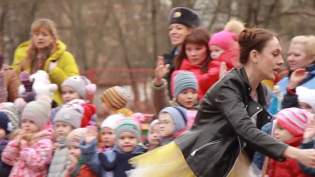 Воспитанники детского сада учат правила дорожного движения вместе с Бонстиками смотреть онлайн