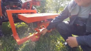 Косилка роторная Уралец - обзор и кошение травы в сквере на минитракторе Уралец