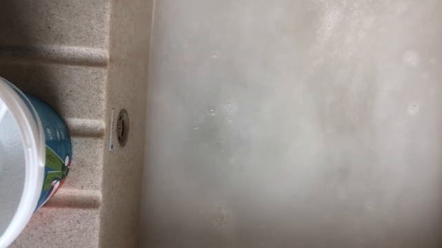 Чистка кухонной мойки из искусственного камня