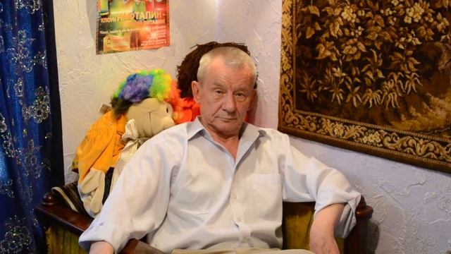 Какой мед может забродить и где пчелам вкуснее. В гостях у Клоуна Нафталина смотреть онлайн