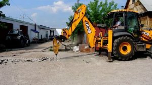 Гидромолот на базе колесного экскаватора JCB 3CX: демонтаж бетона стяжки