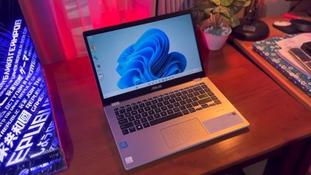 REVIEW LAPTOP DESIGN UNIK PARAH DAN MURAHHH ? - ASUS E410MAO FHD457 - смотреть онлайн