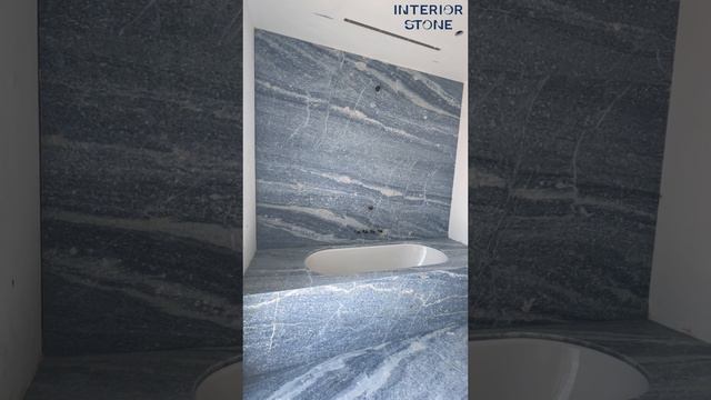 Голубой мрамор в ванной. Санузел из камня Азул Имперадор. Дизайн ванной комнаты.