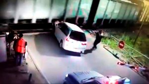 В Хабаровском крае водитель протаранил грузовой поезд и остался жив